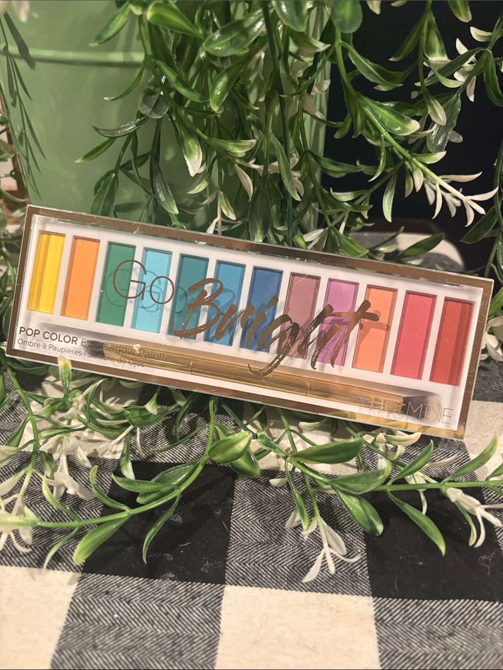 Go Bright! Vibrant Eyeshadow Palette - Multi-Color